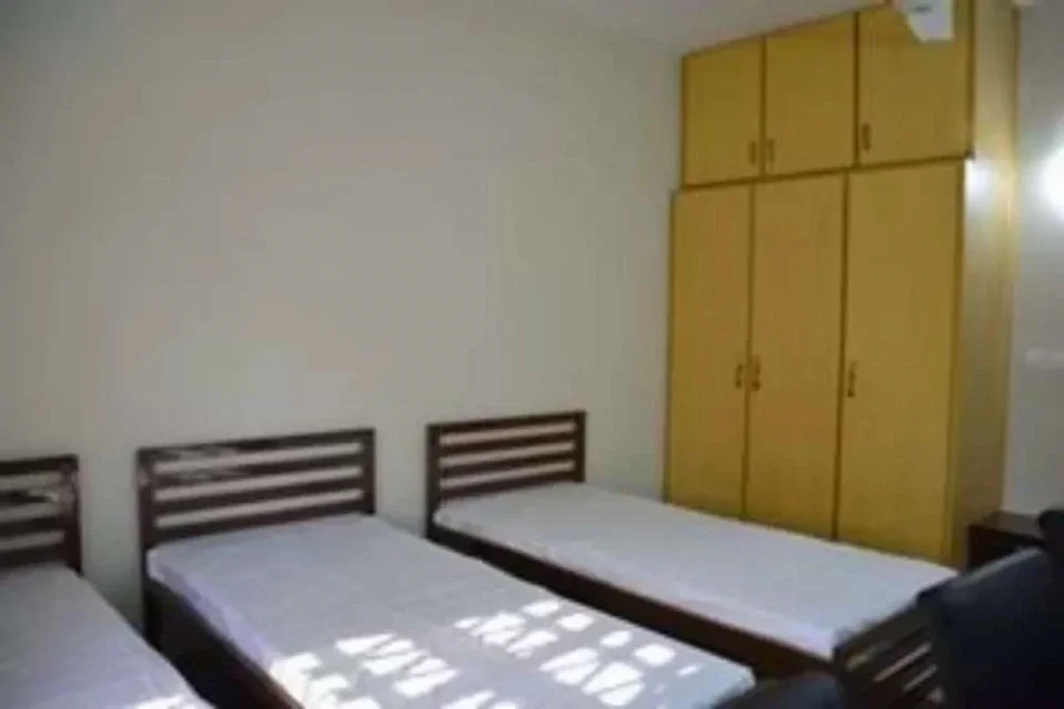 Hamza Boys Hostel